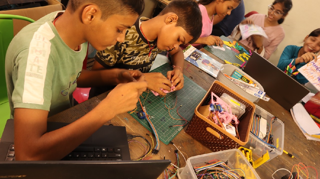 Hands-on learning experience in makerspace